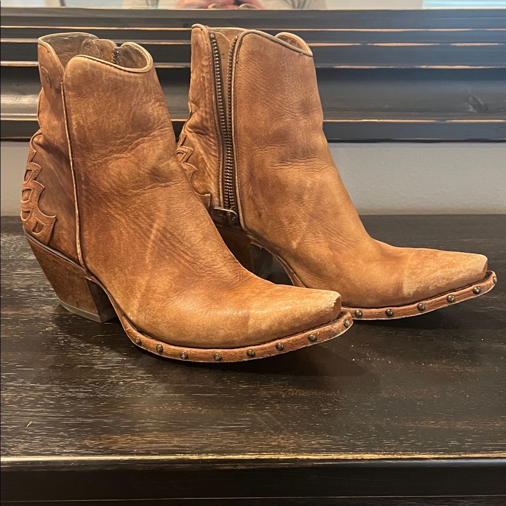 Ariat Women’s Fenix bootie